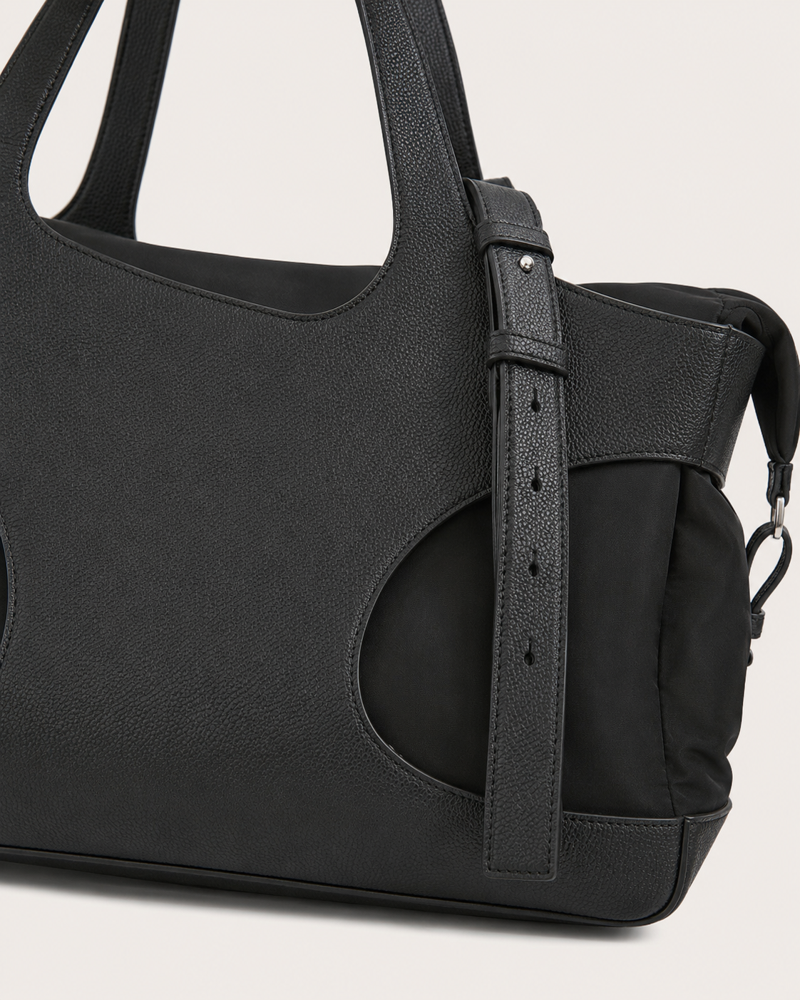Minimalist Technical Weekend Bag in Matte Black Nylon & Graines Leather